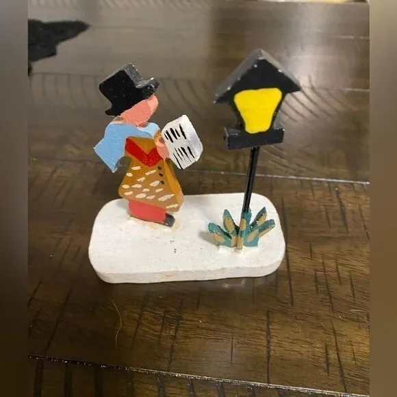 Christmas Village Accessory - Train Platform - wooden - Picture 4 of 4